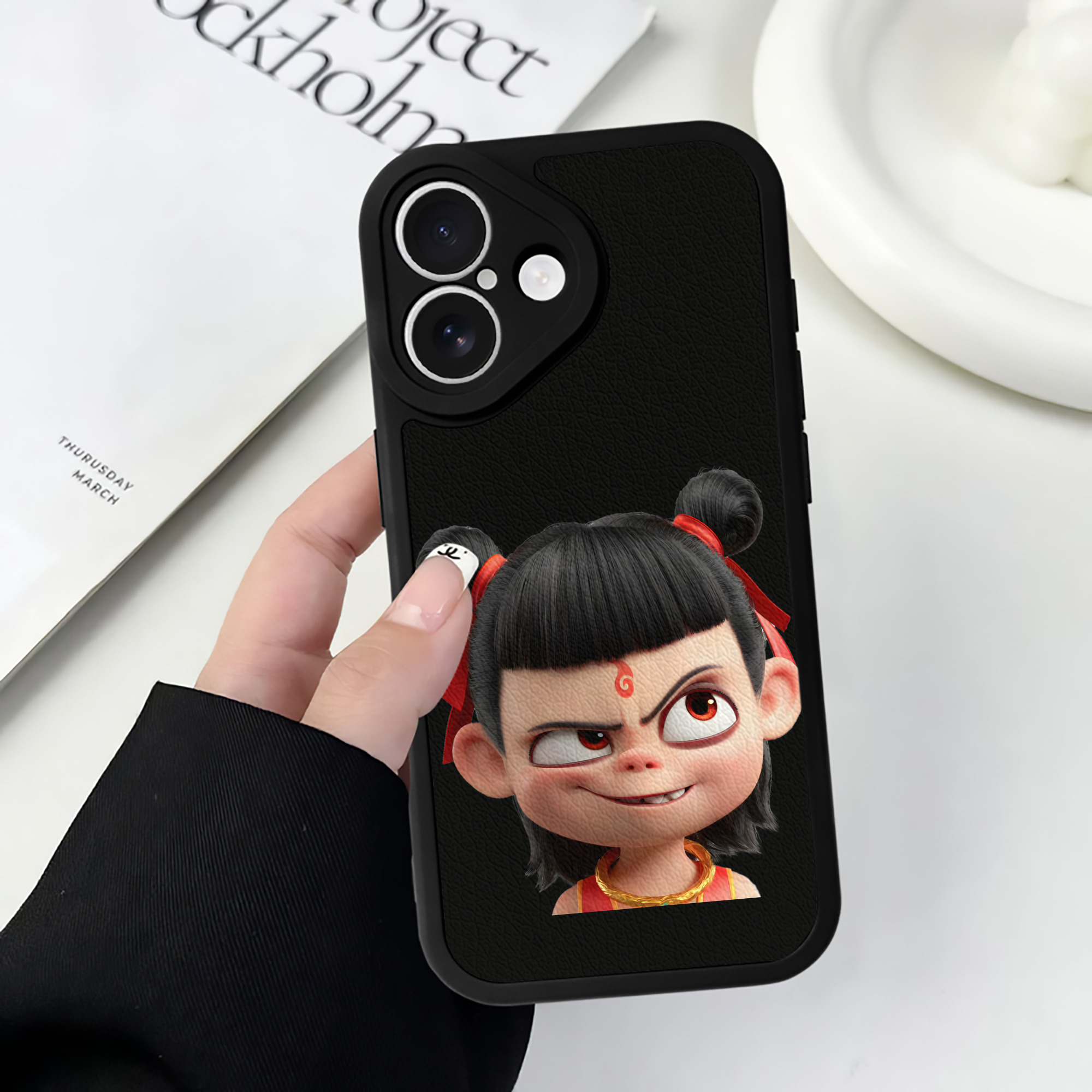 （画像用） Ne Zha 2 ナタ 魔童の大暴れ 【iPhone 16シリーズ対応】シリコンスマホケース（レザー調） 材質：シリコン